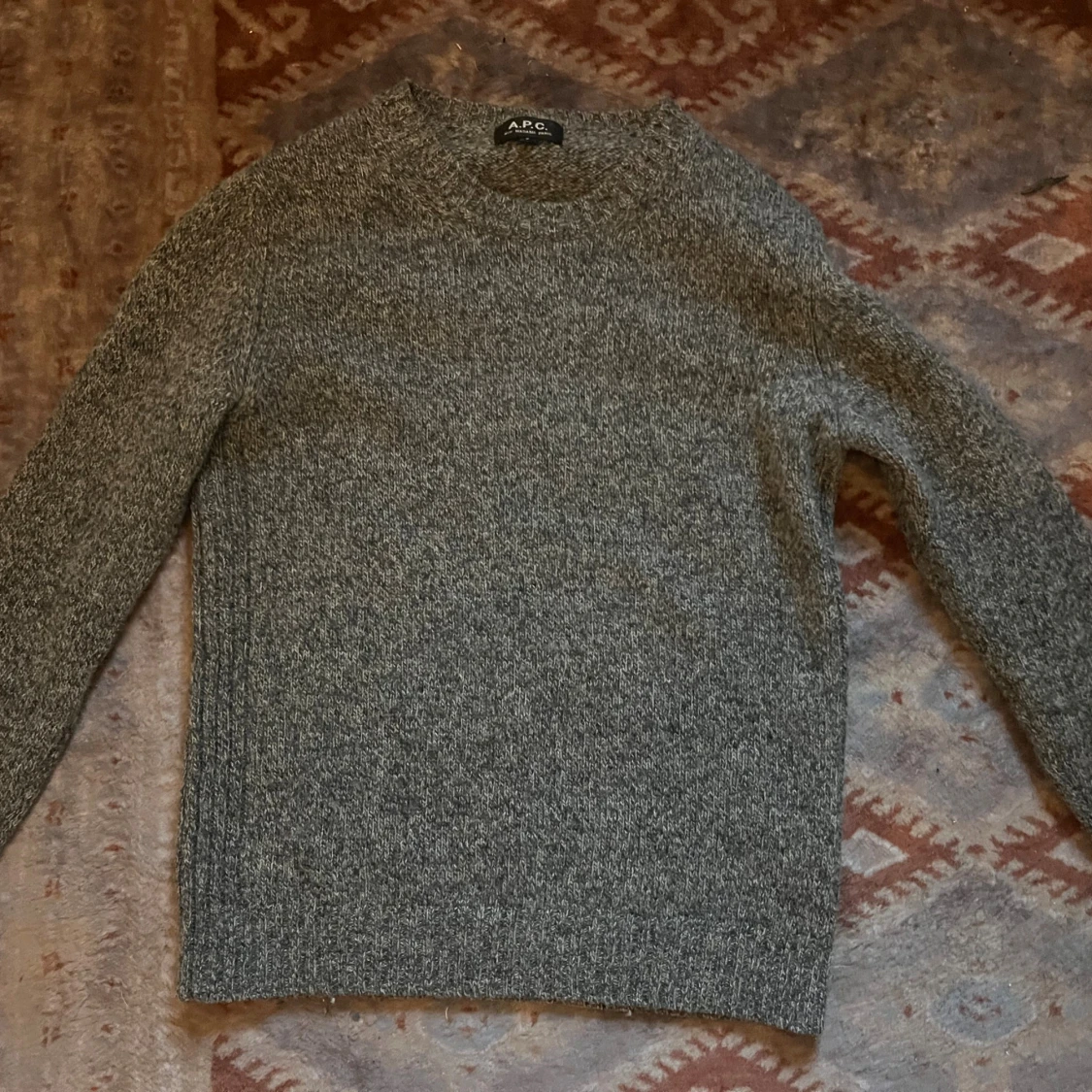 Grå stickad tröja från A.P.C.