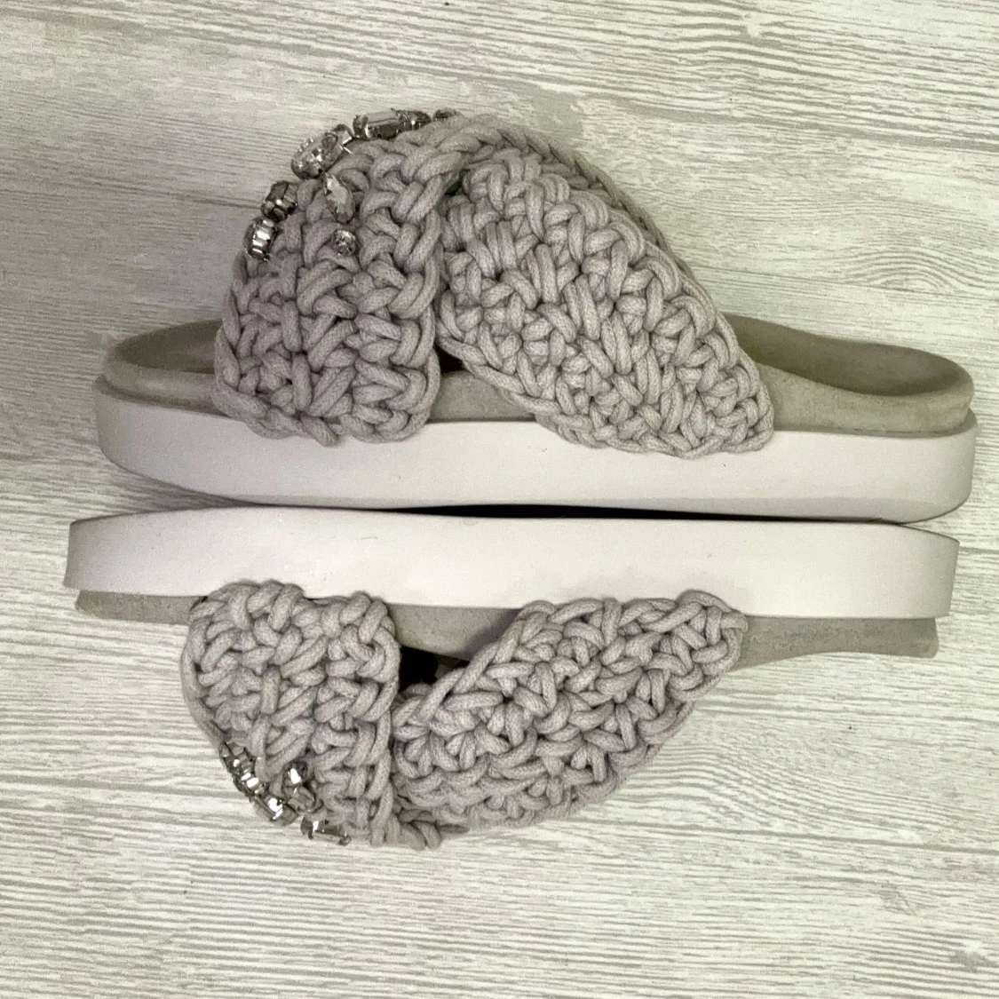 Grå/Beige stickade sandaler från Inuikii