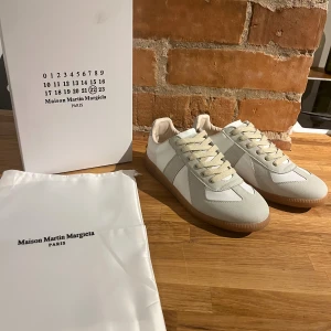 Maison margielas - Maison margiela gats. Storlek 42. Aldrig använda. Skickas snabbt. Allt medföljer