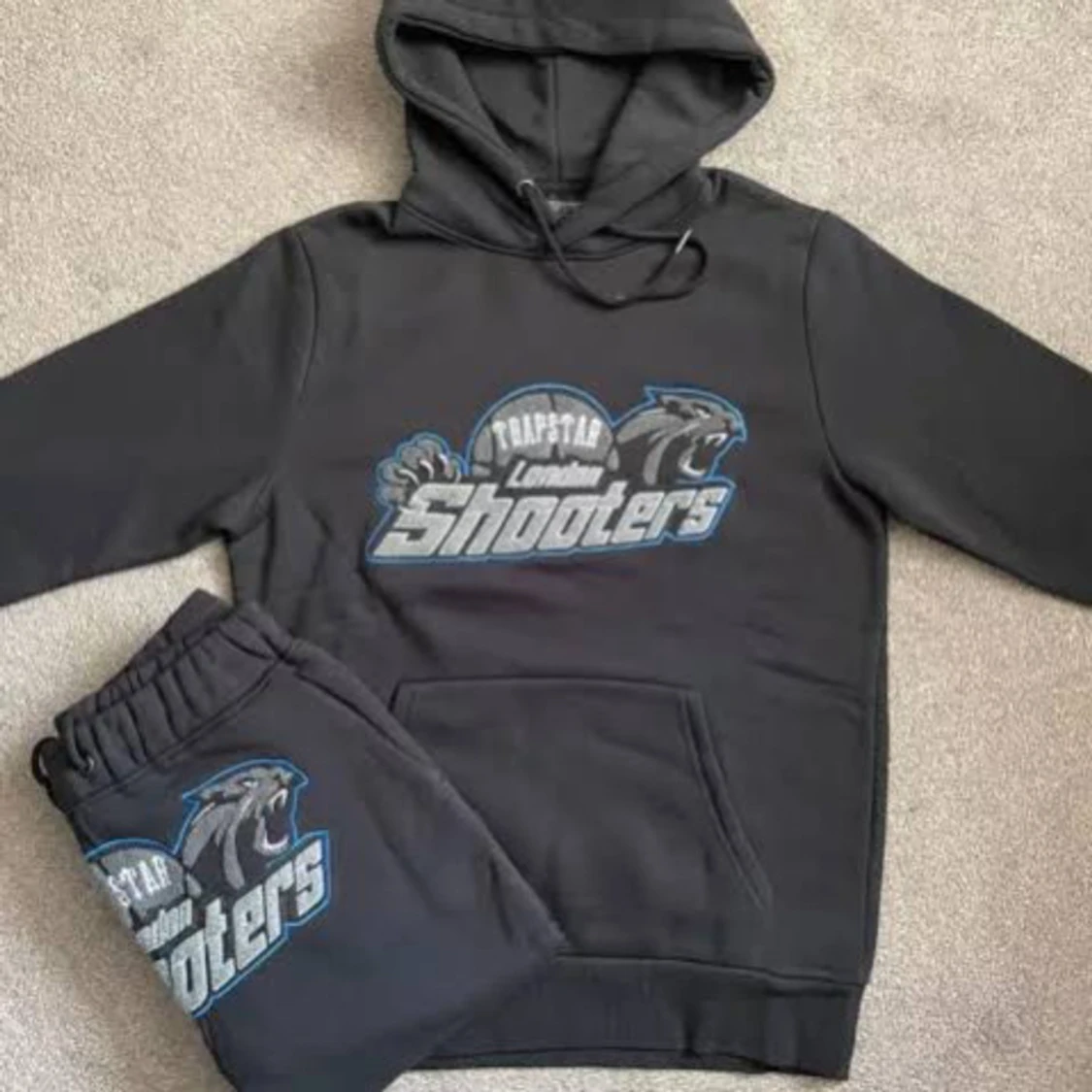 Trapstar svart hoodie London Shooters - 1