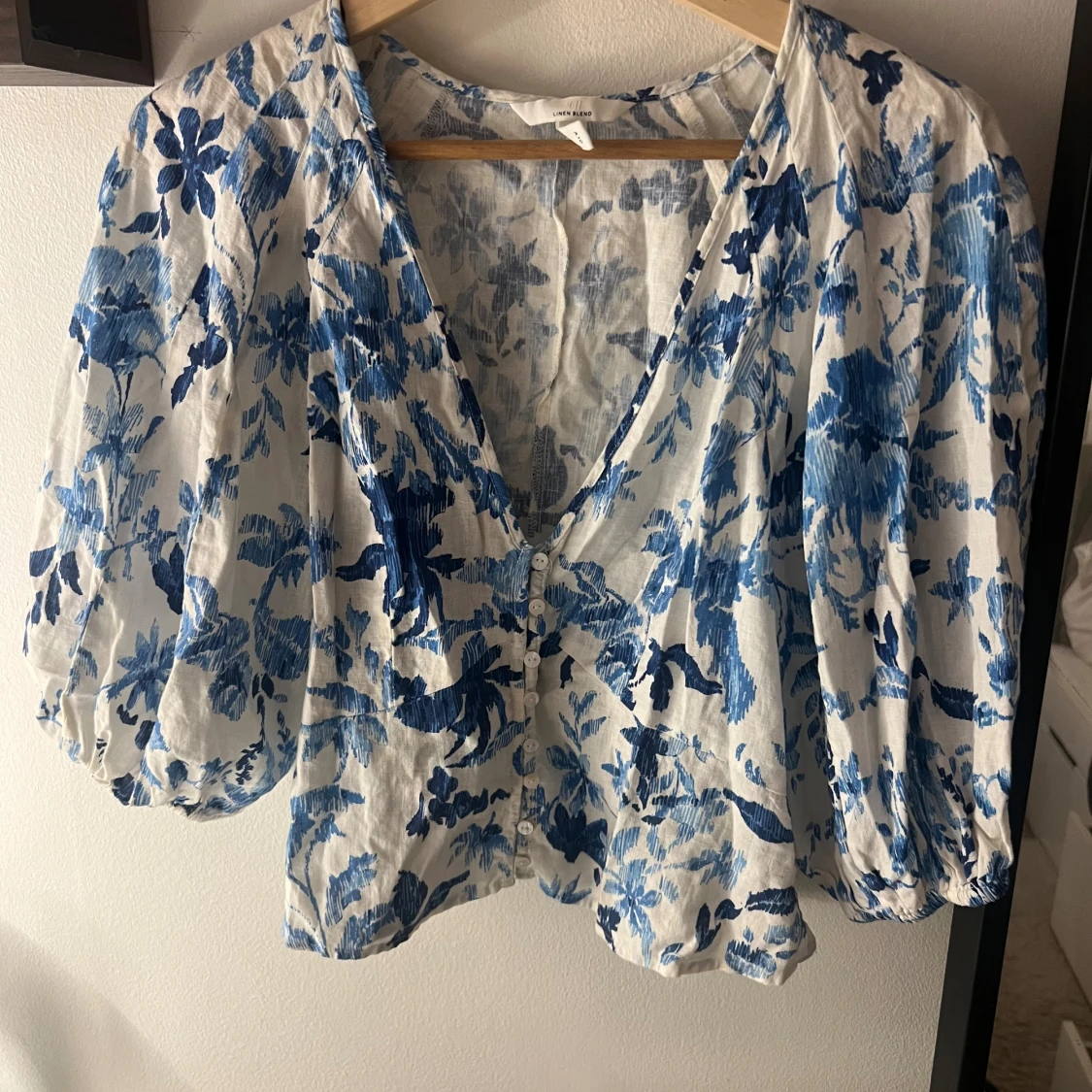 Blommig blus i linneblandning, S