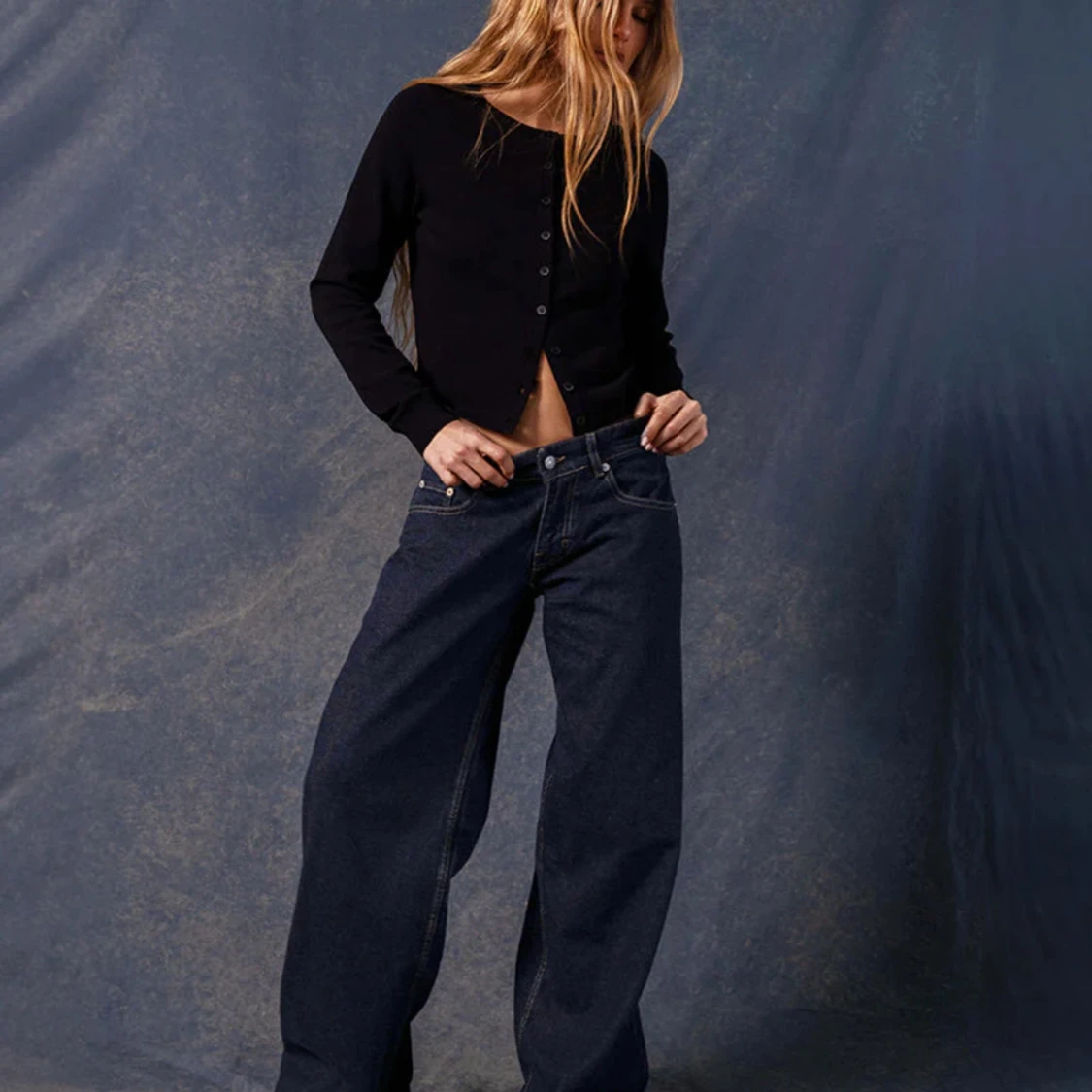 Mörkblå wide jeans från Motel