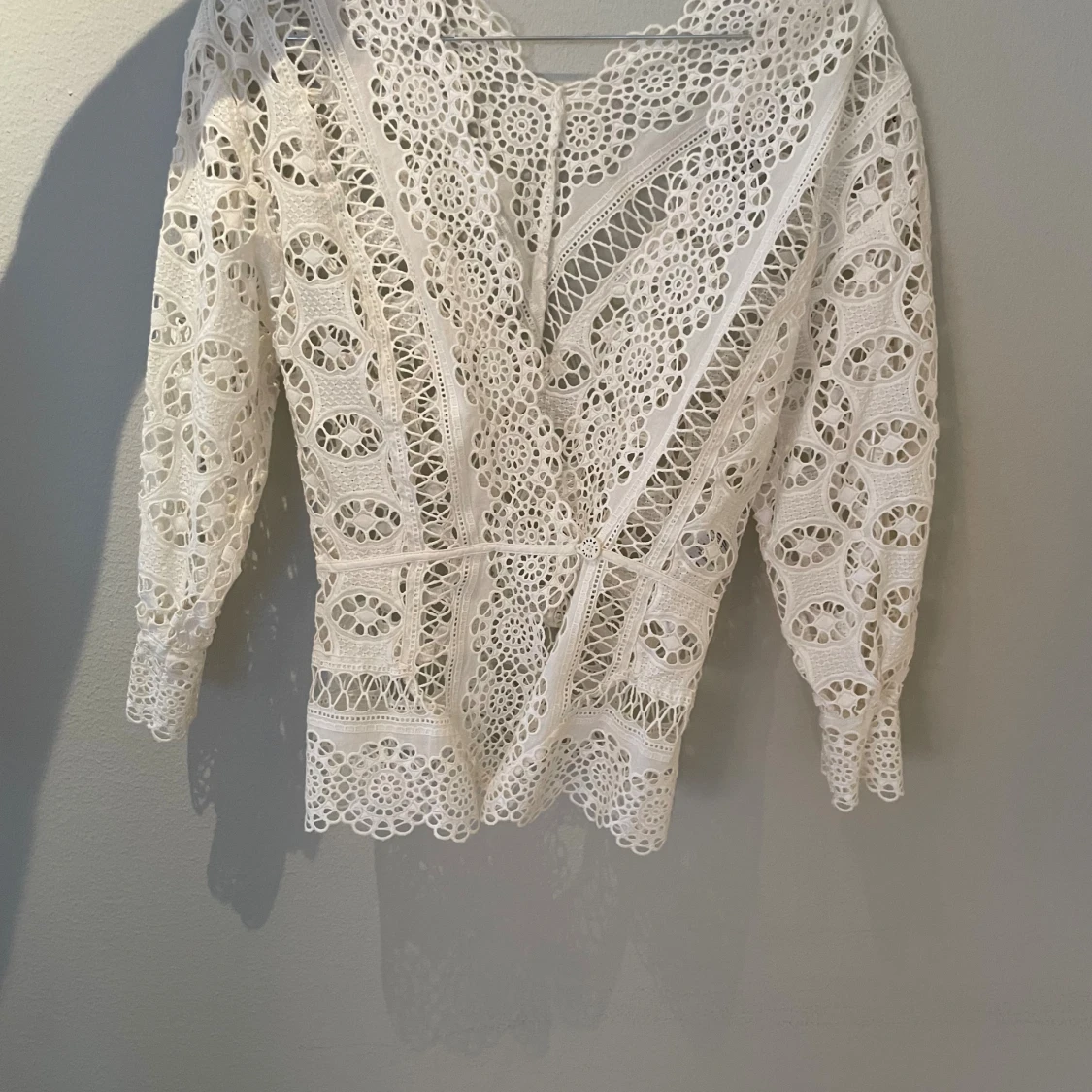 Vit spetsblus från Sandro Paris