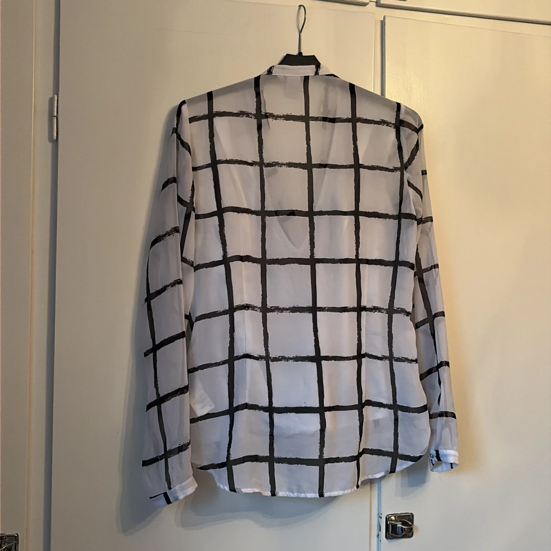 Vit omlottblus med svart rutmönster H&M - 1