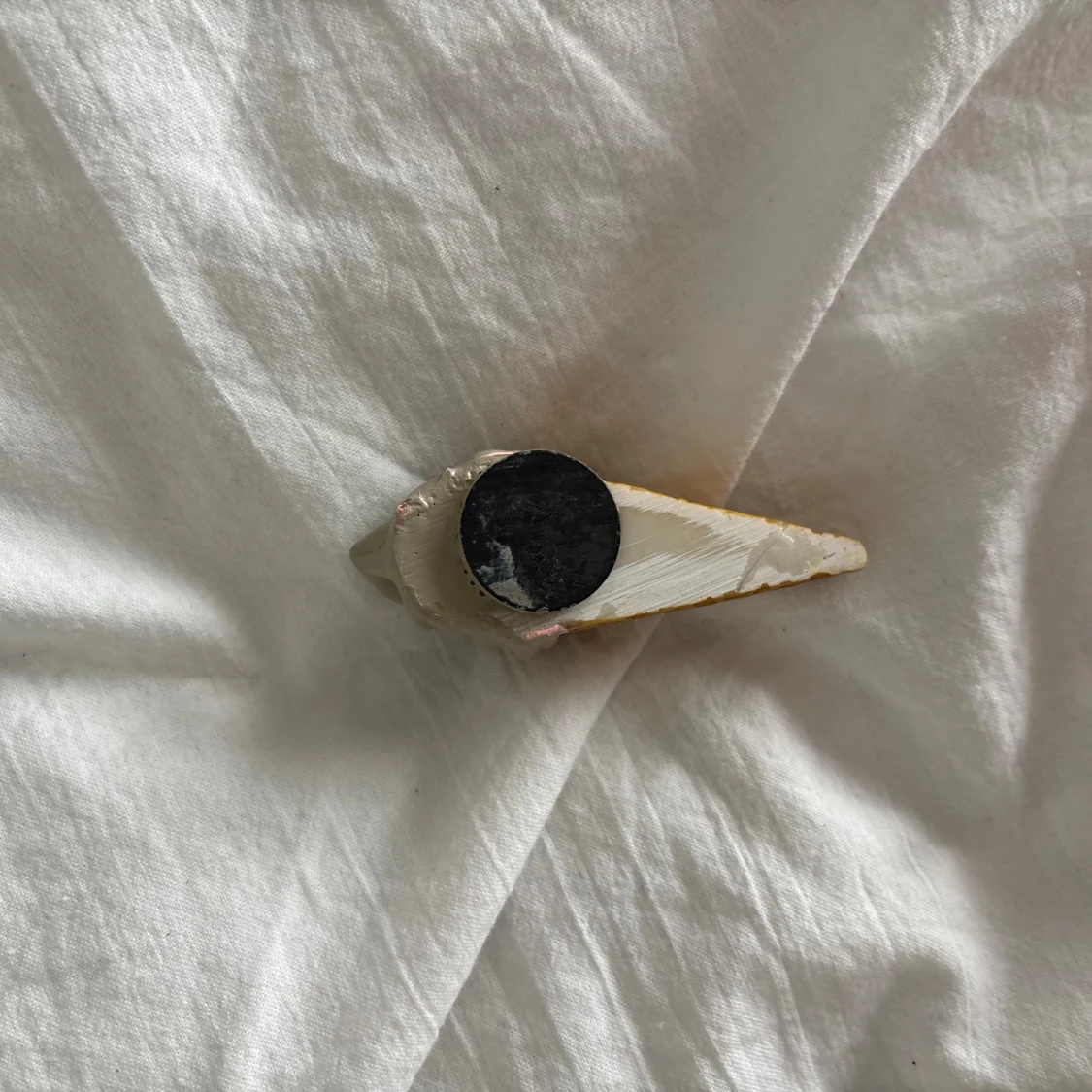 Glass-strut magnet - 1