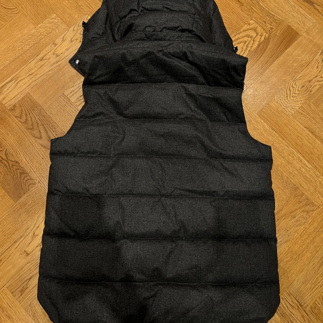 Grå puffervest från lawrence gray - 2