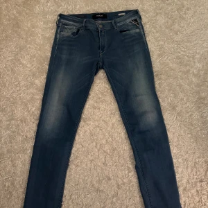 Replay Jeans Hyperflex - Säljer dessa Replay jeans Storlek: 32/30 Hyperflex. Pris 349 kr går att diskuteras vid snabb affär! Slim fit