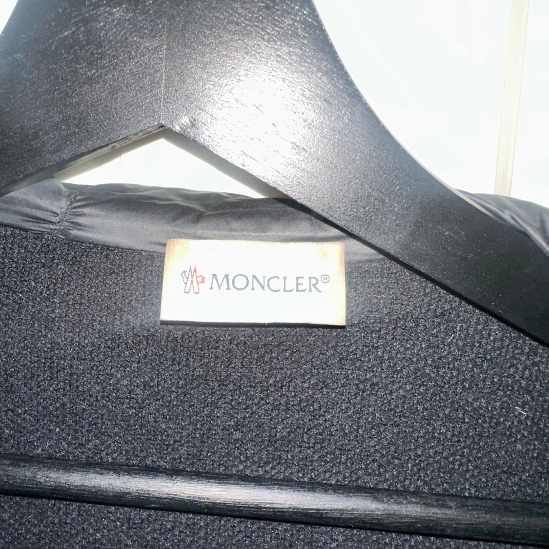 Svart pufferjacka från Moncler- Intressekol - 4