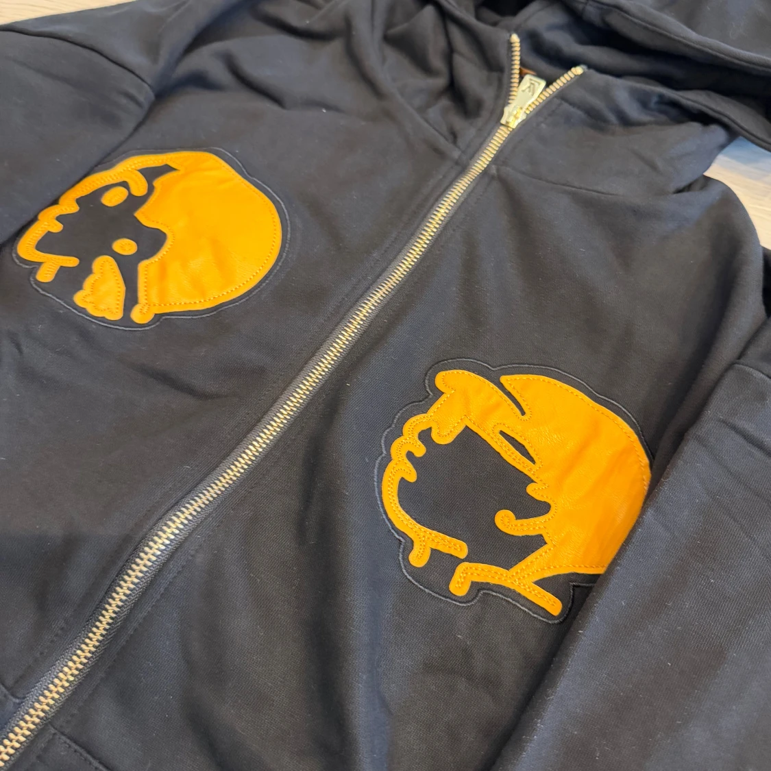 Svart Louis Vuitton hoodie med tryck - 1