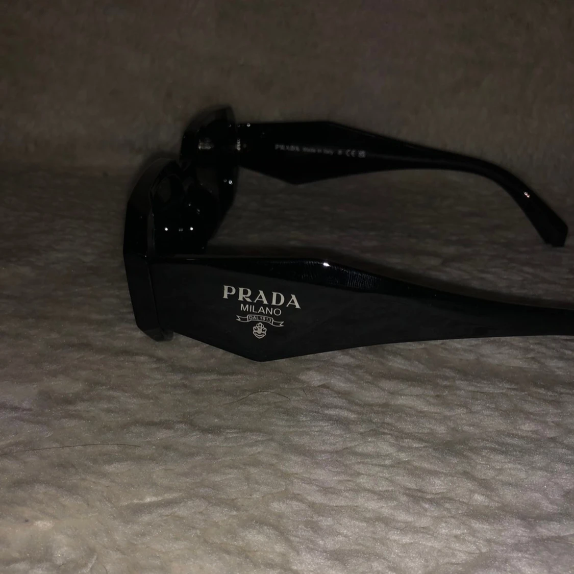 Prada Svarta solglasögon  - 1