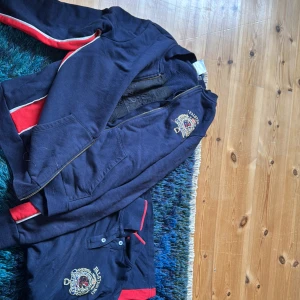 Gina tricot  - Säljer detta settet från fhs 2020 tror jag ( när det blev inställt) 40 för båda. Perfekt till träning när man rider 