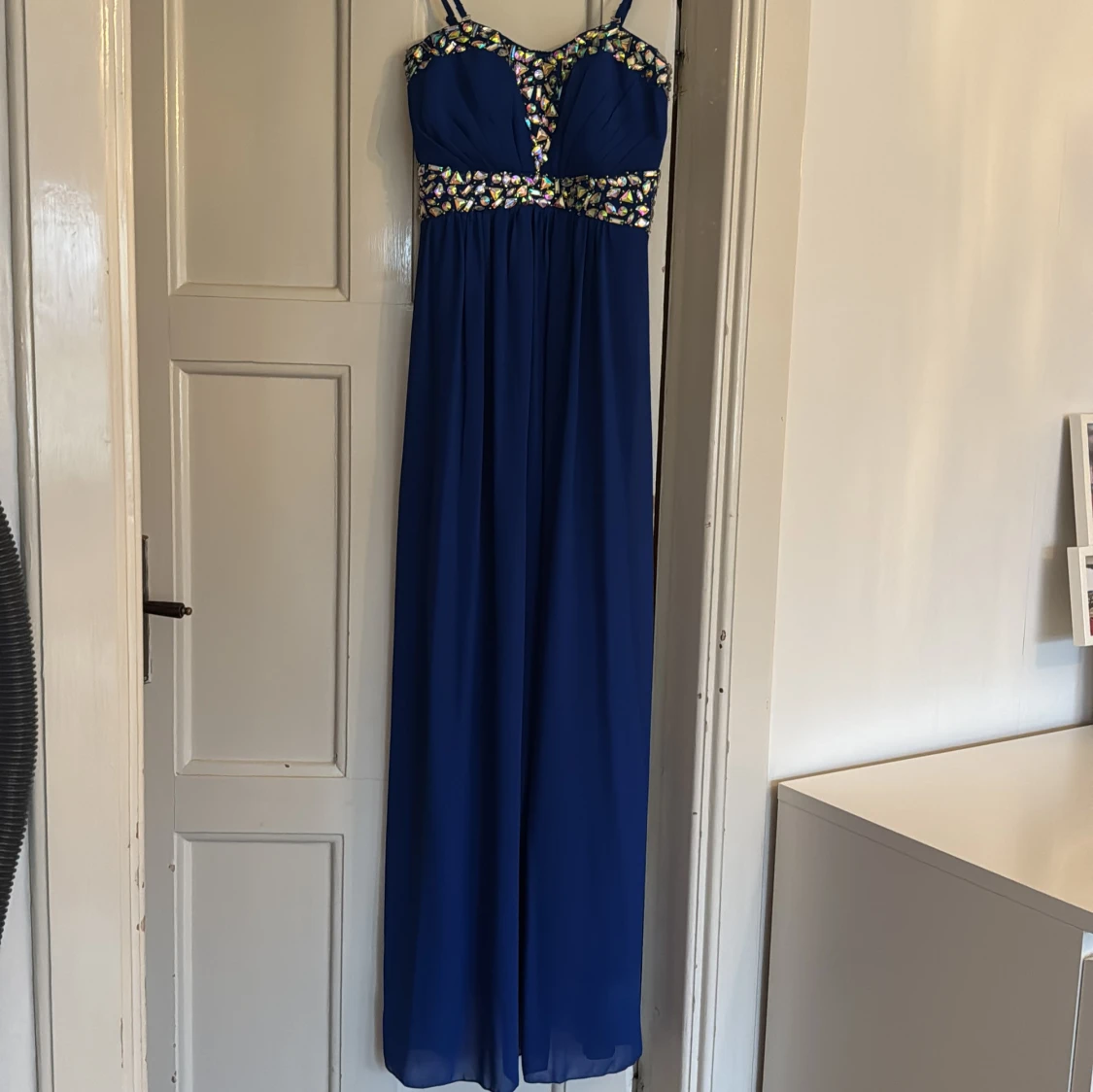Blå långklänning med strass från Pink Room - 1