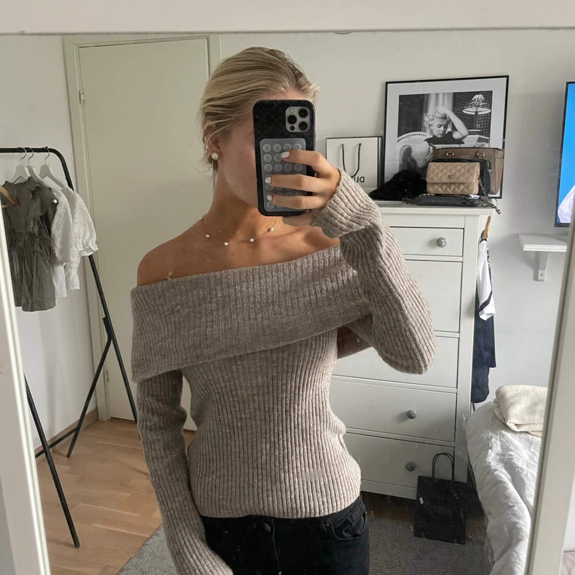 Beige ribbad offshoulder stickad tröja - 2