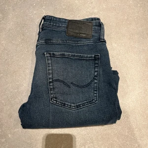 Jack & joens glenn - Tjena, säljer nu dessa riktigt snygga jack & Joens Glenn i Stl W29L32. Dom är i riktigt bra skick. Nypris 800✅Vid minsta funderingar så är det bara att höra av sig//Allt gott