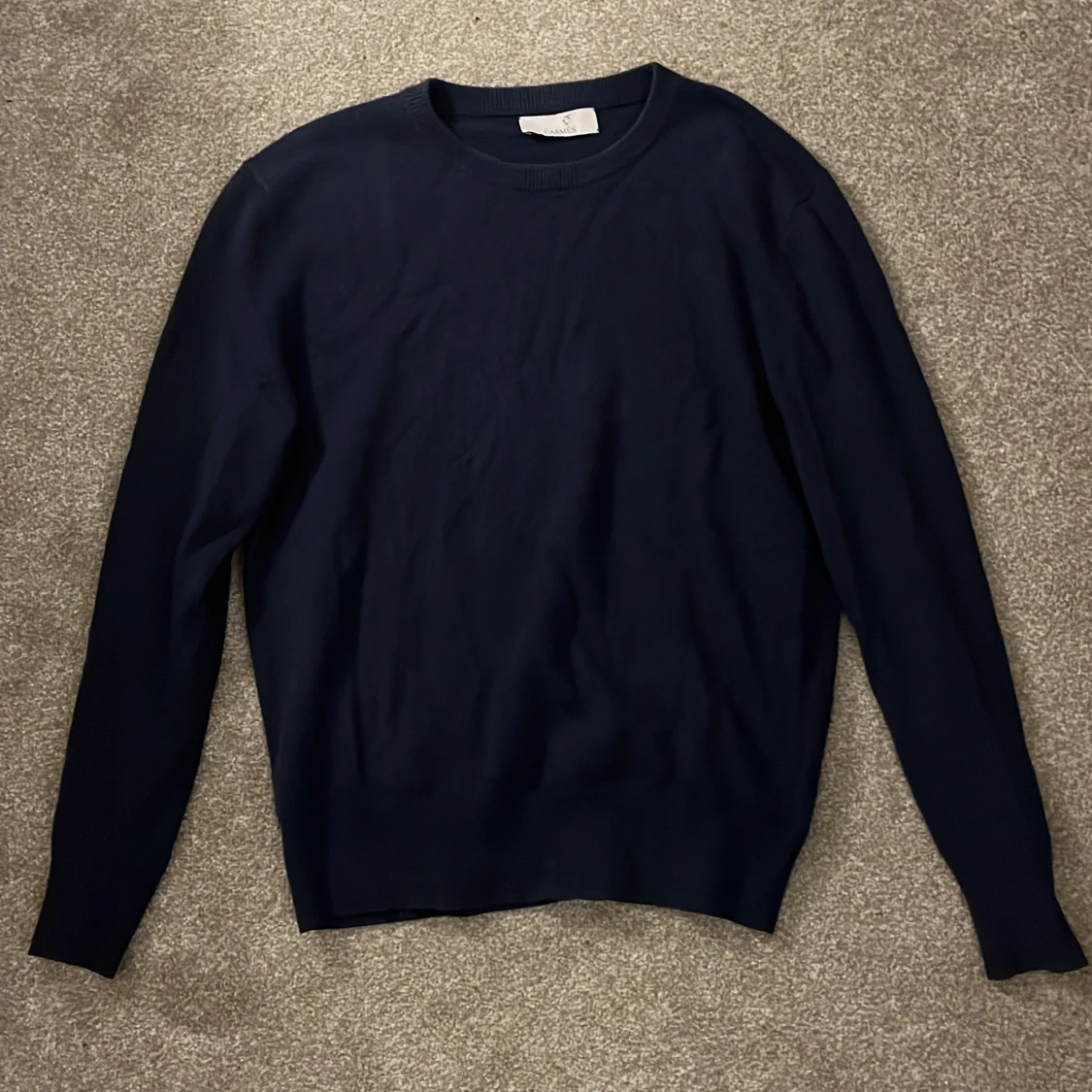 Mörkblå kashmirtröja från Carmès
