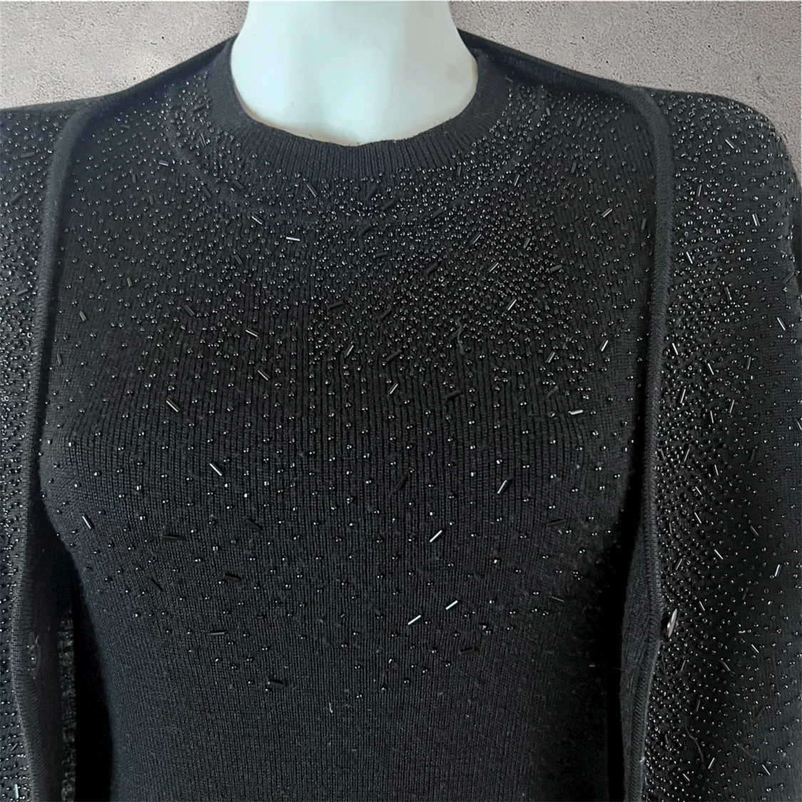 Svart kofta och topp med pärlor - 4