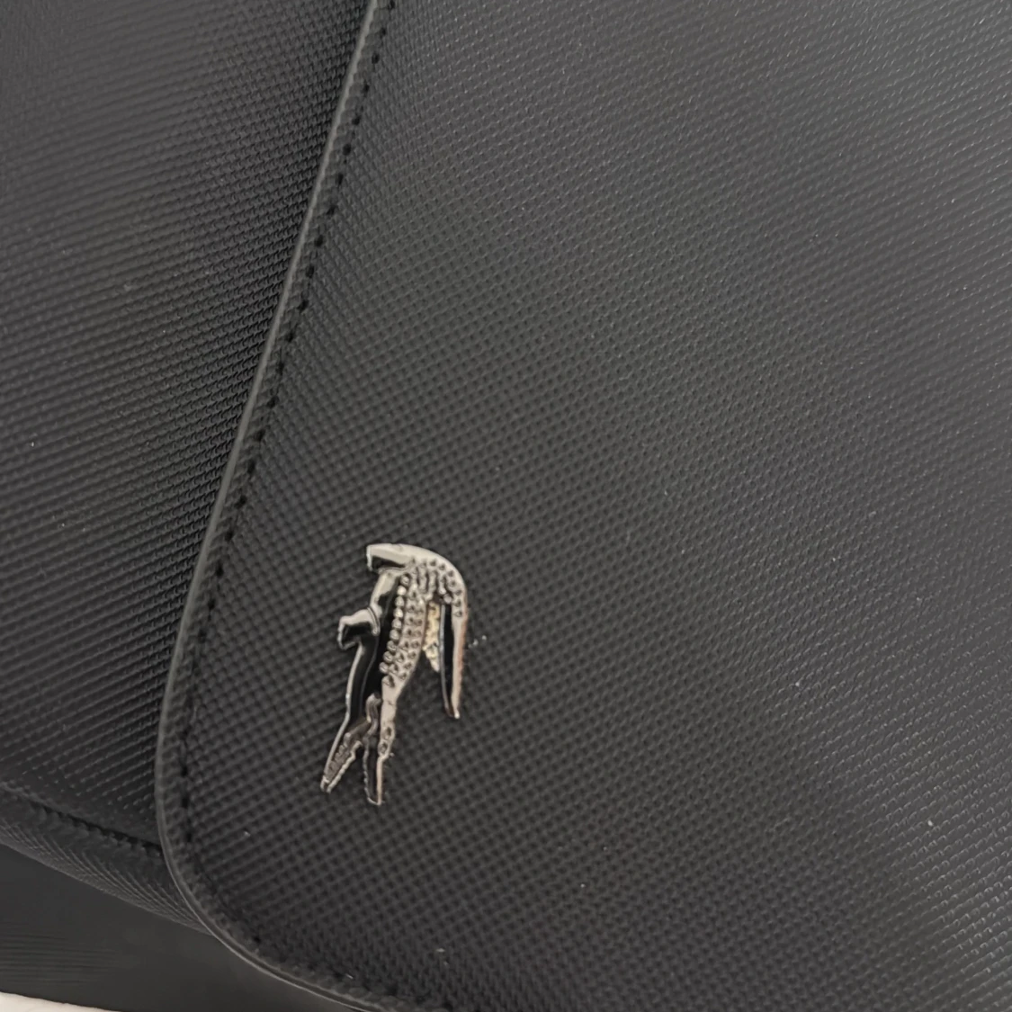 Svart axelväska från Lacoste - 3