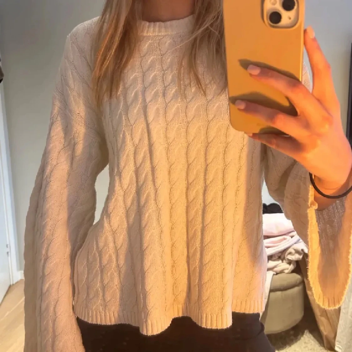 Vit kabelstickad tröja med rund hals - 1