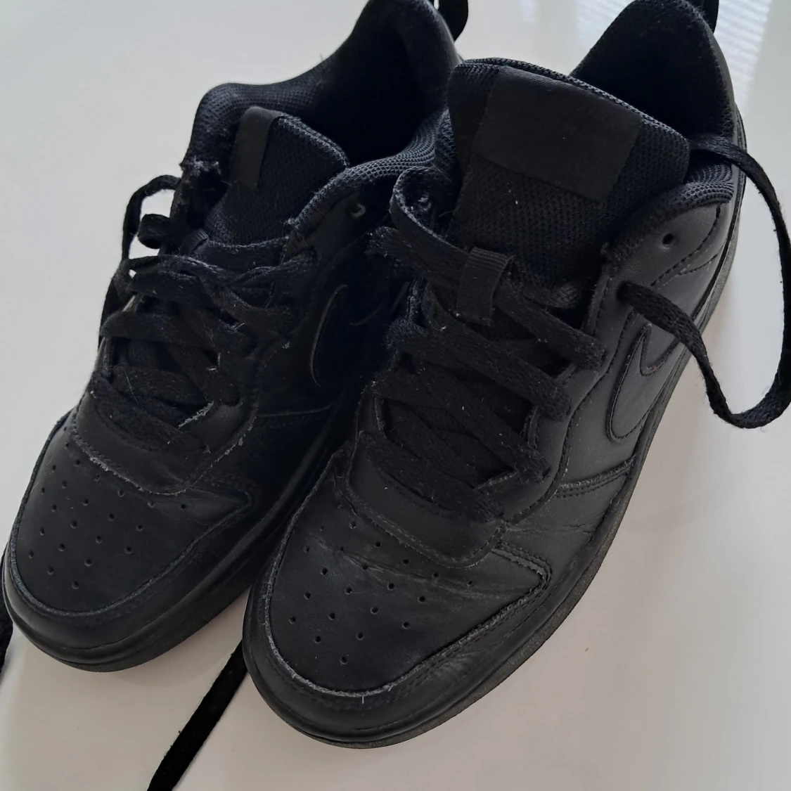 Svarta Nike Air Force 1 sneakers