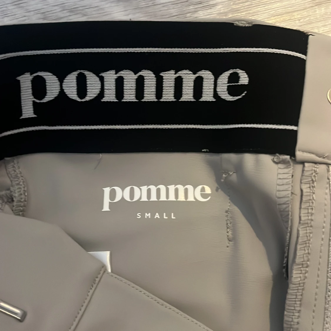 Grå ridbyxor från Pomme, strl S - 2