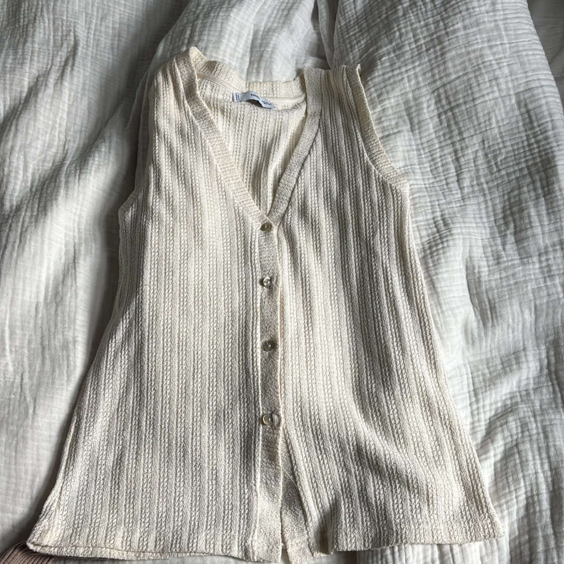 Ribbad vit väst från mango - 1