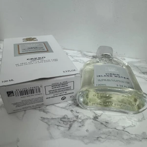 Creed Virgin Island Water 100ml - Virgin Island Water från Creed, 100ml. Tillverkad i Frankrike. Lyxig parfym med exklusiv känsla och stilren design. Perfekt för dig som vill sticka ut med något unikt och klassiskt.