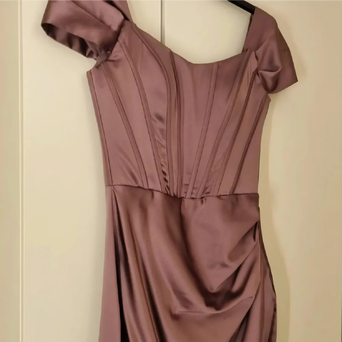 Ljuslila långklänning med snörning - 1