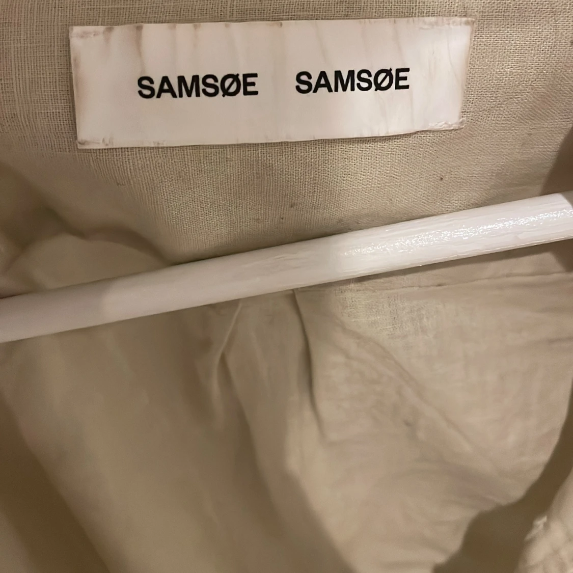 Beige linneskjorta från Samsøe Samsøe - 2