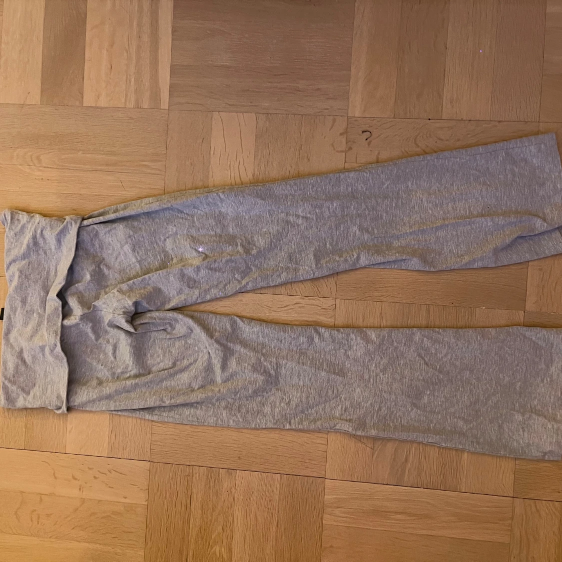 Gråa bootcut yogabyxor - 1