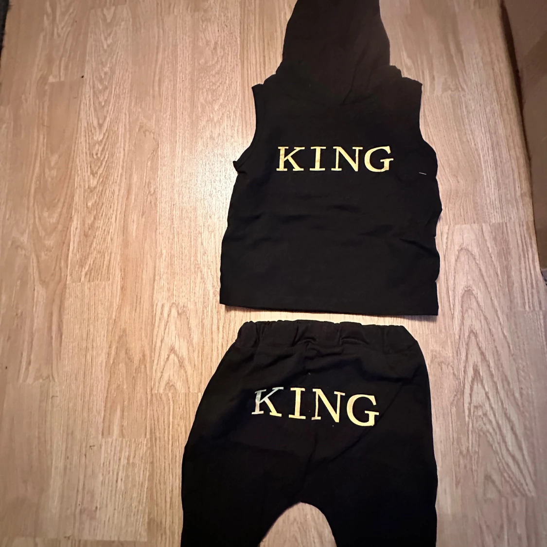 Svart KING set med huva