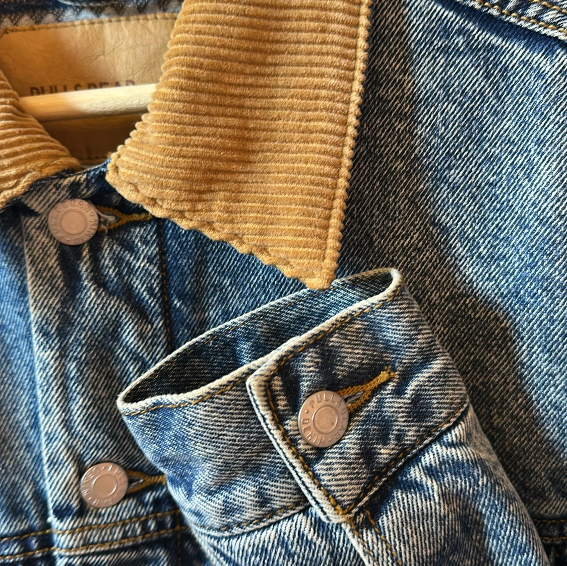 Jeansjacka med manchesterkrage Pull&Bear - 3