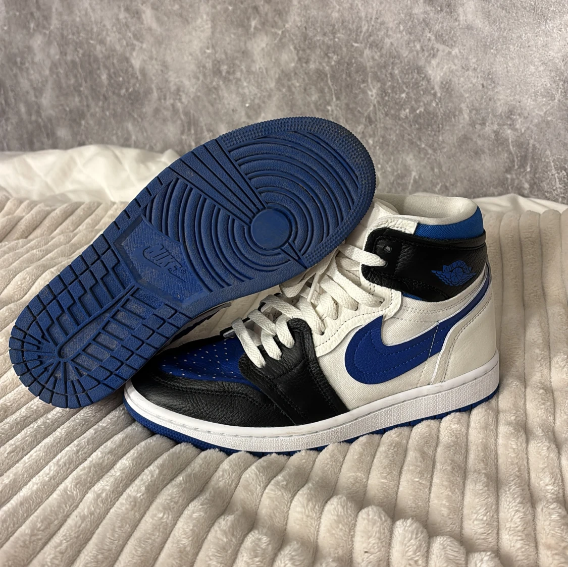 Air Jordans 1 High Royal Toe - 2