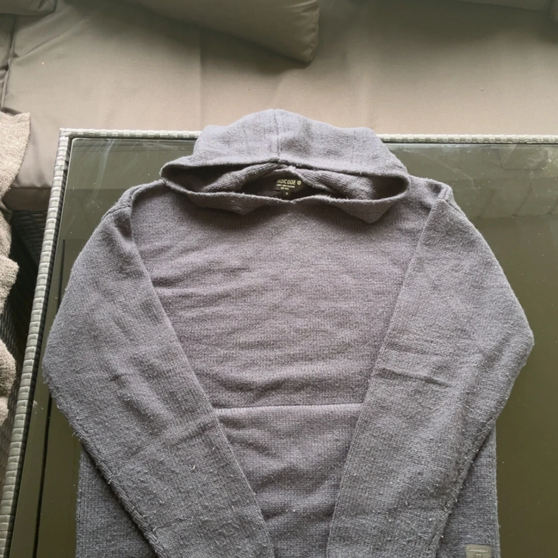 Blå stickad hoodie från Indicode - 3