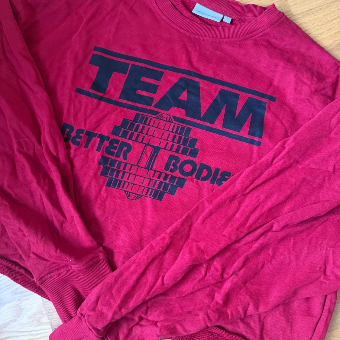 Röd sweatshirt från Better Bodies