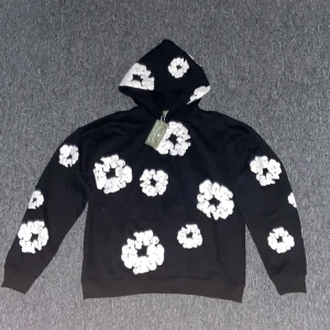 Denim tears set  - Köpte denim tears men blev inte nöjd med passformen, Storlek M på byxorna och tröjan. Inga returer 