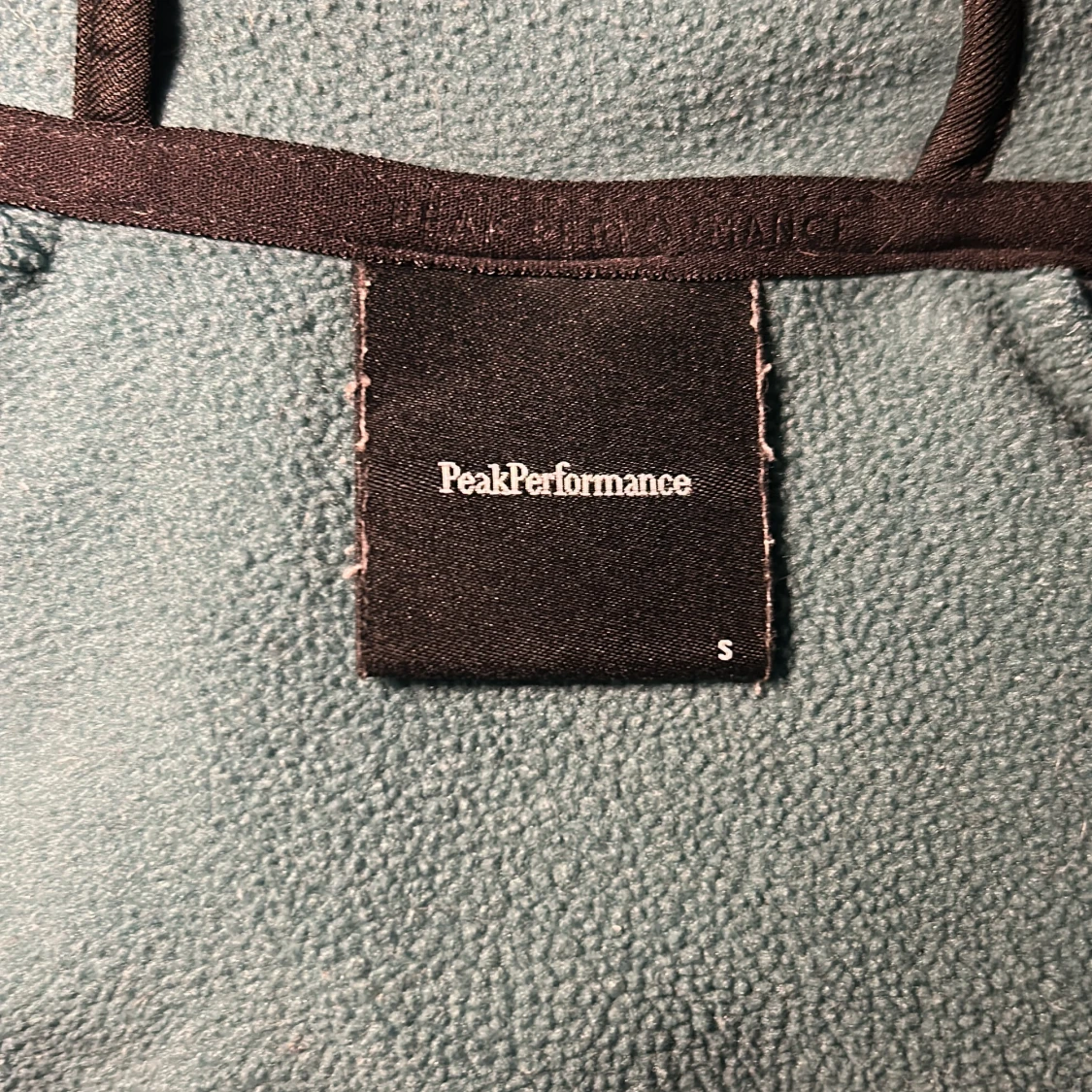 Turkos blå jogg zip Hoodie ifrån peak performance - 2