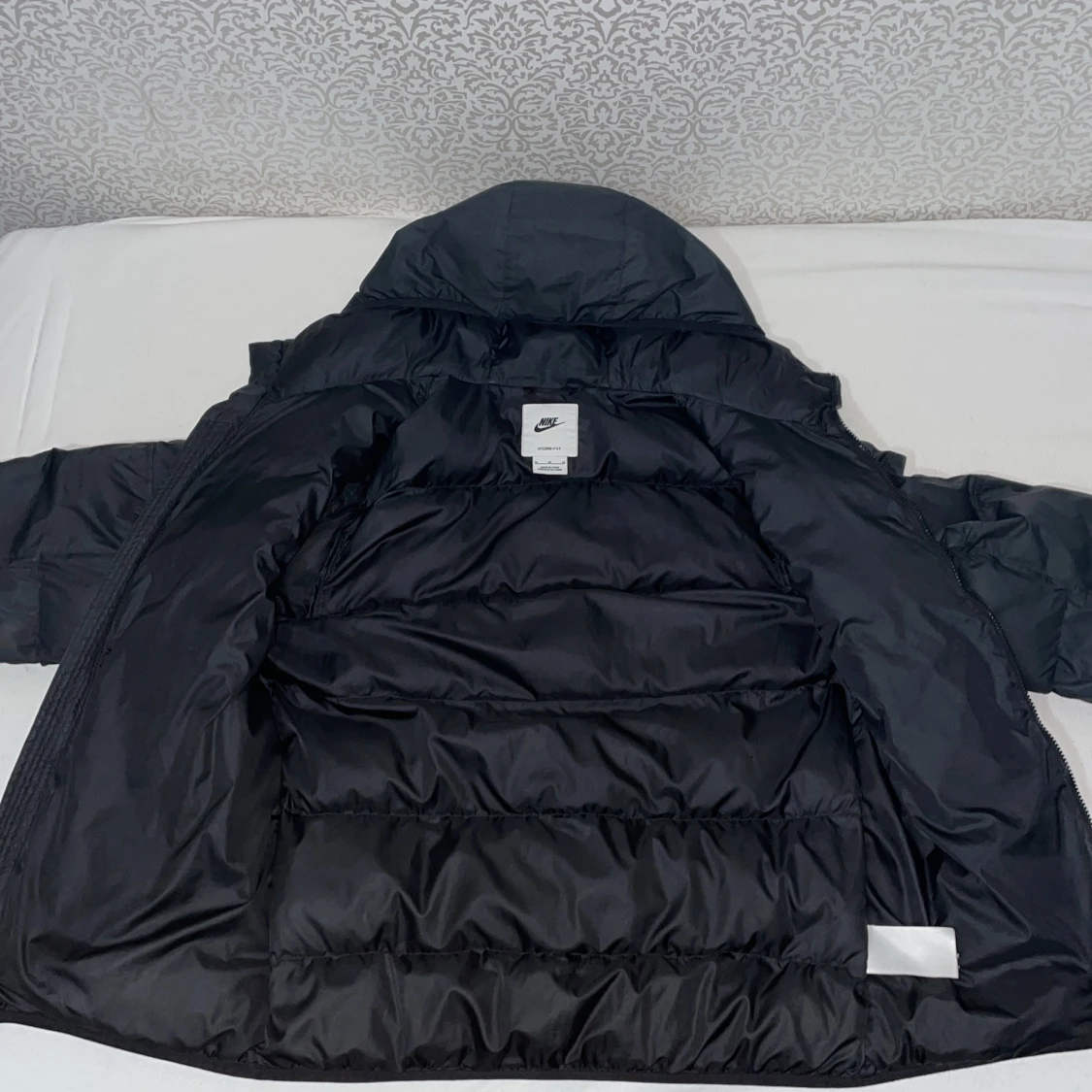 Svart pufferjacka från Nike Storm-FIT - 2