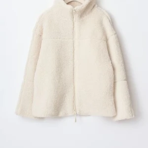 Beige teddyjacka med dragkedja - Kofta/jacka helt oanvänd köpt nyligen.
