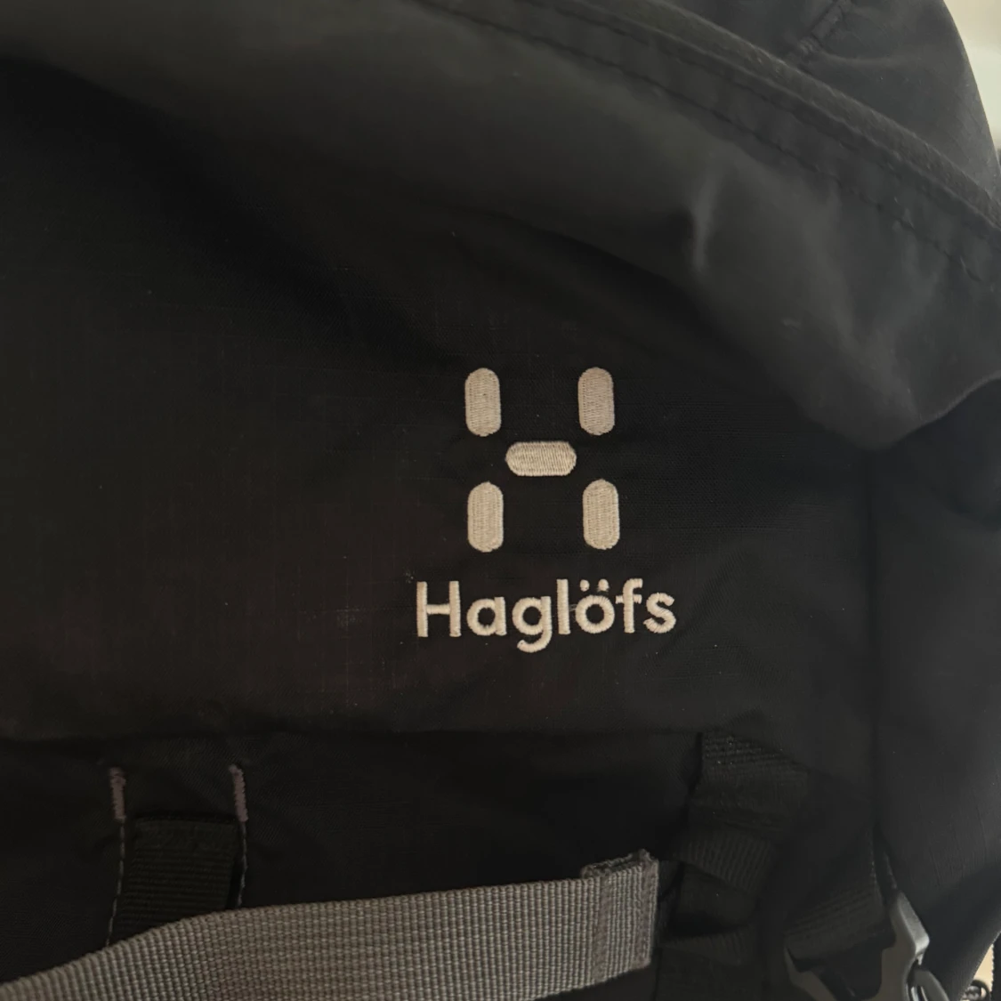 Svart ryggsäck Haglöfs Bäck 28L - 3