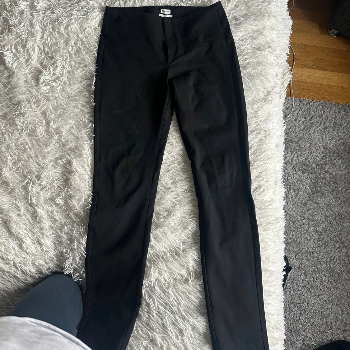 Svarta kostymbyxor från Filippa K - 3