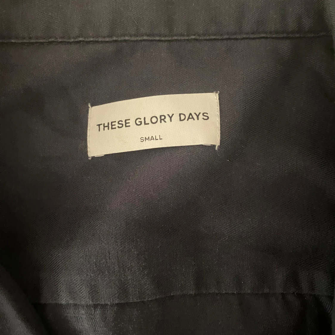 Mörkblå kortärmad skjorta These Glory Days - 1