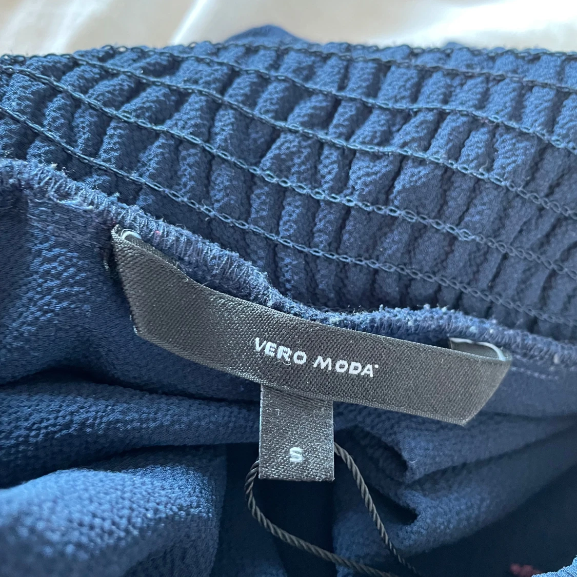 Mörkblå volangkjol från Vero Moda - 1