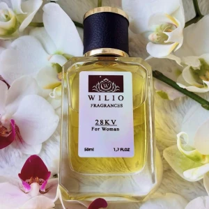 Wilio Fragrances 28KV For Women 50 ml - Wilio Fragrances 28KV For Women, 50ml. Inspirerad av Kayali Vanilla 28. Är en lyxig och förförisk doft som fångar essensen av värme, sötma och sofistikation. Är en rik och komplex doft som balanserar sötma och djup på ett mästerligt sätt. Den är perfekt för både dag och kväll