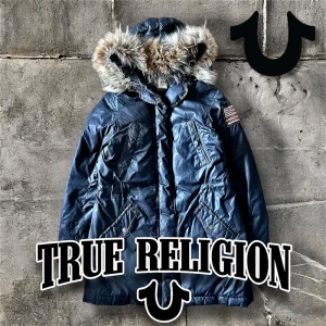 True religion jacka med päls - Grå/blå vinterjacka från true religion i storlek S, passar både dam och herr. Pris kan diskuteras