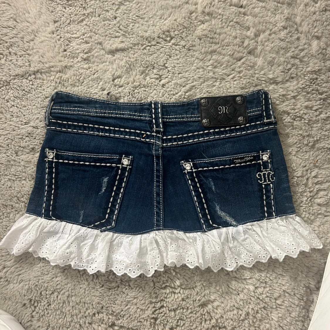 Jeanskjol med volang- Miss Me