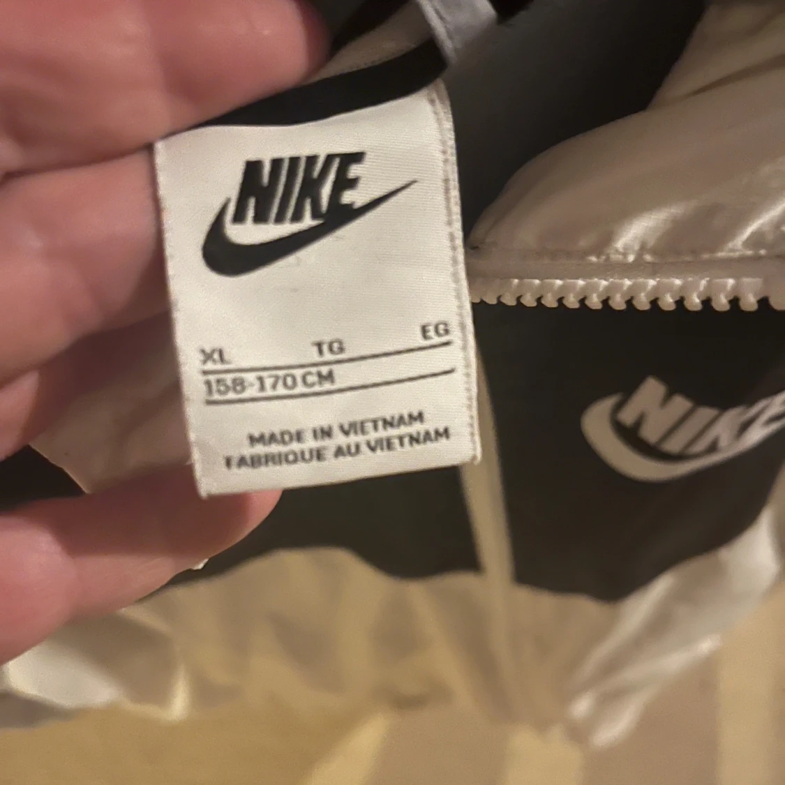 Nike vindjacka svart/vit 158-170 cm - 1