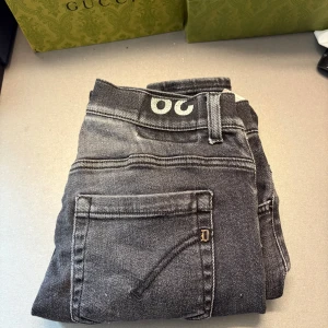 Dondup George jeans  - W 29 George pris går diskuteras vid snabb affär 