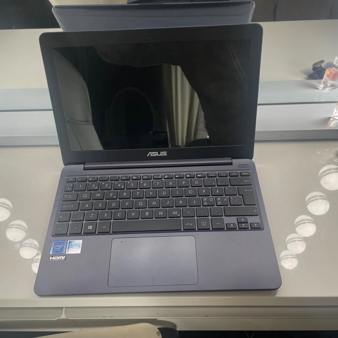 ASUS 11" Ultrakompakt Laptop