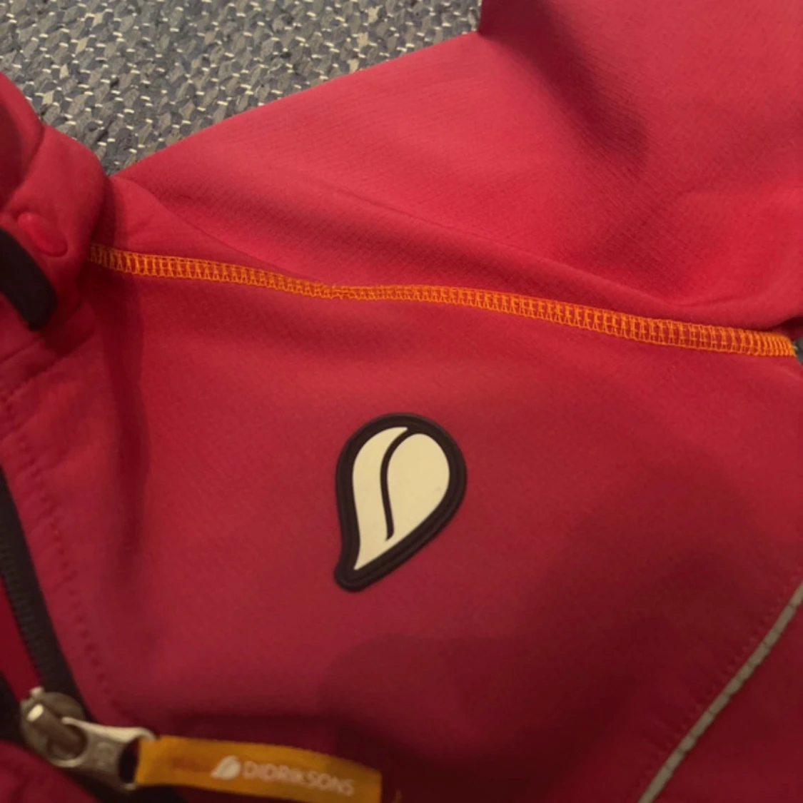 Röd vindjacka från Didriksons, strl 130 - 4