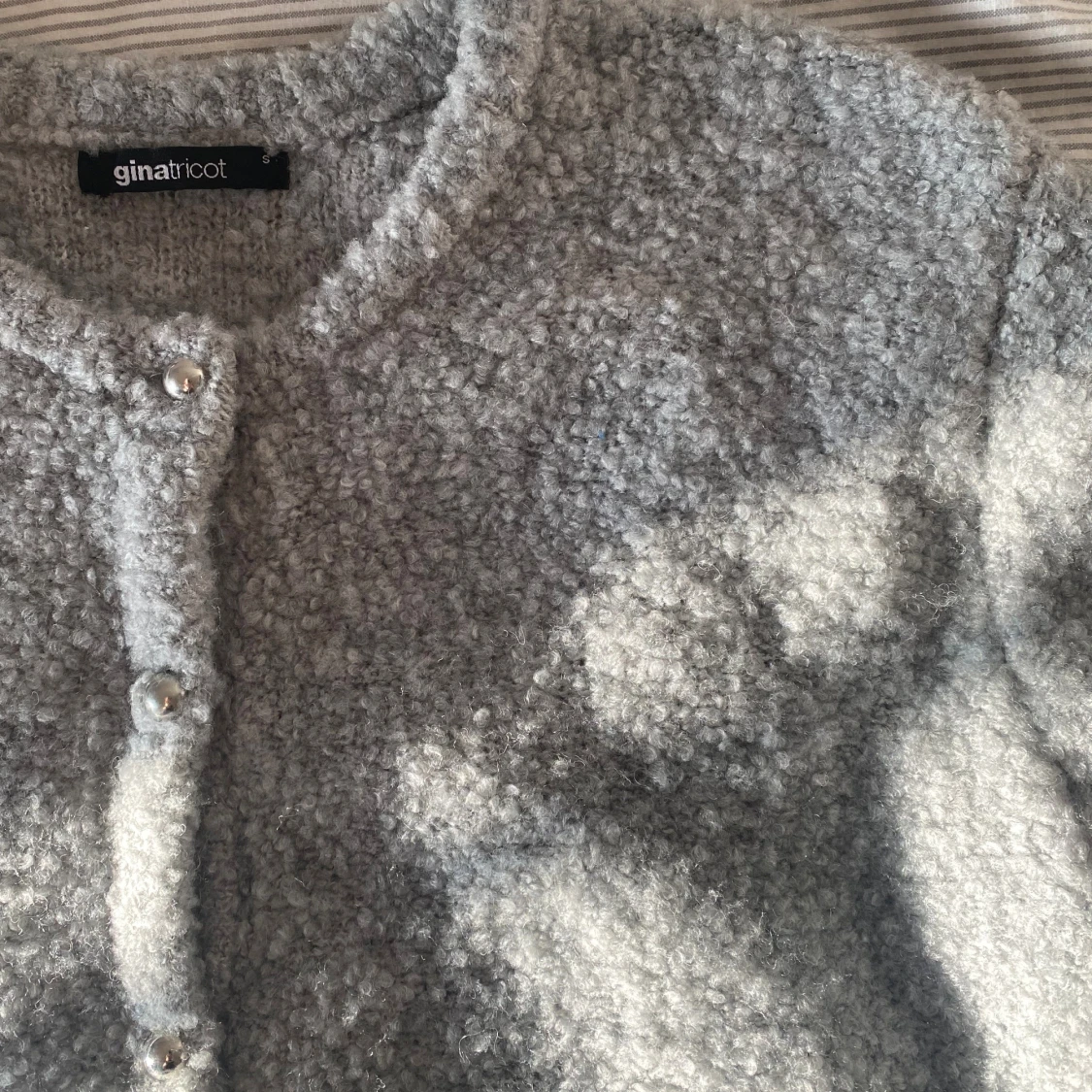 Stickad T-shirt  - 1